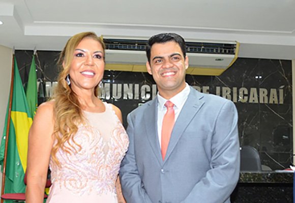 Câmara empossa vice-prefeito: Justiça Federal afasta prefeita de Ibicaraí Monalisa Tavares