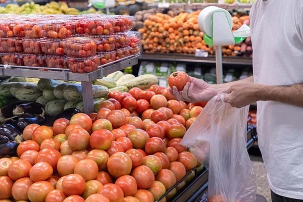 Oito de 12 produtos da cesta básica tiveram queda em agosto em Salvador
