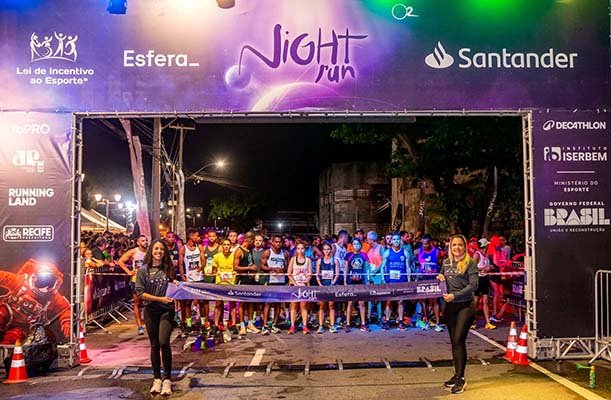 Noite de sábado com Santander Night Run na orla de Salvador