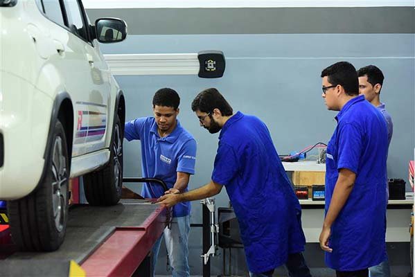 SENAI oferece 1.127 bolsas gratuitas em cursos técnicos na Bahia