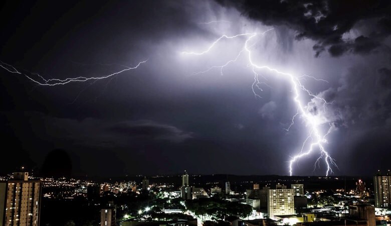 Chuvas na Bahia: estado é atingido por mais de 90 mil raios em 48 horas