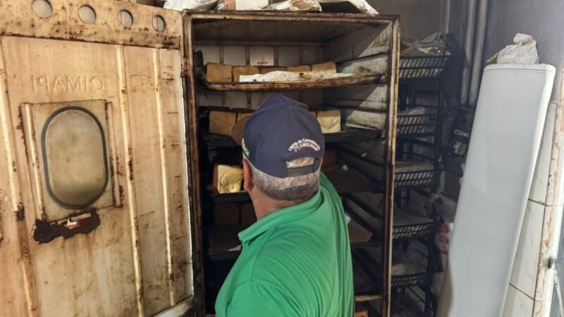 Vigilância Sanitária apreende quase 8000 quilos de produtos irregulares em panificadora