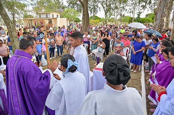 Dia de Finados: Cemitérios de Vitória da Conquista recebem milhares de visitantes