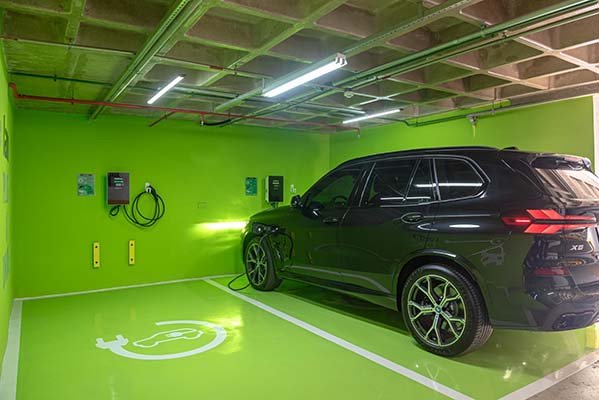 Hotéis brasileiros investem em estações para carros elétricos