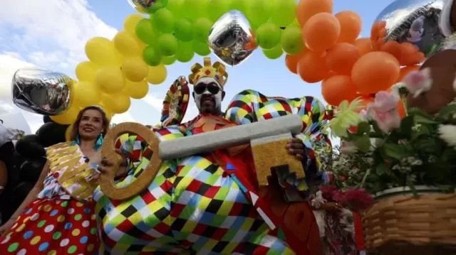 Prefeituras têm até esta sexta-feira (19) para inscrição no Carnaval 2026