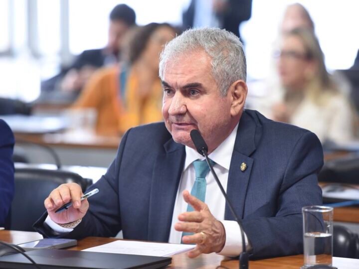 Câmara entrega Título de Cidadão Conquistense ao Senador Angelo Coronel