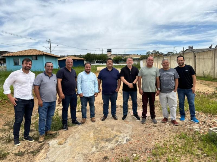 Vereadores visitam área que deve abrigar futura sede da Câmara Municipal de Conquista