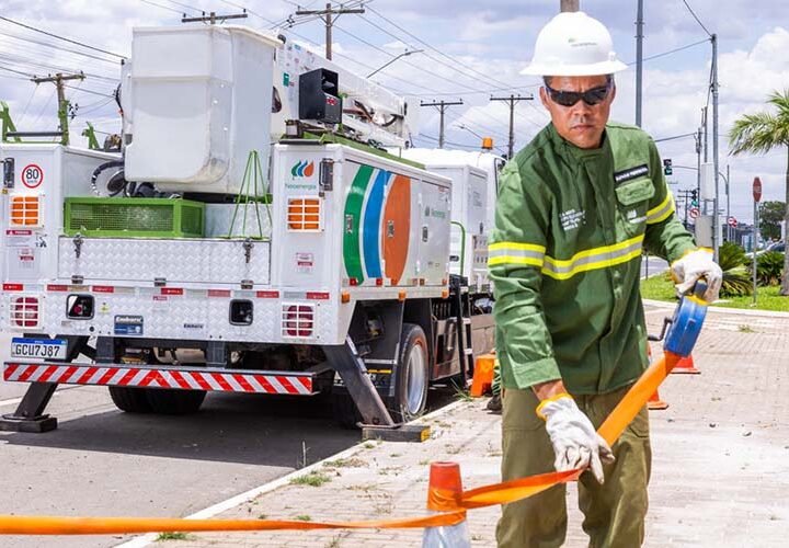 Qualificação profissional gratuita: Neoenergia Coelba abre 54 novas vagas para a Escola de Eletricistas