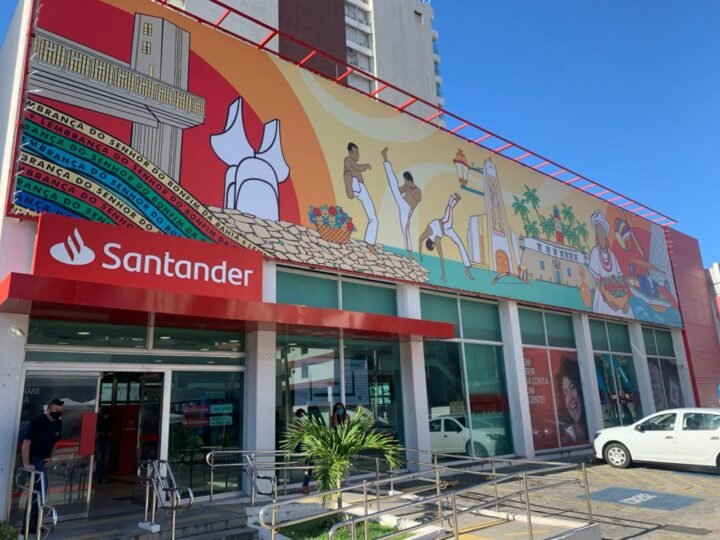 Santander abre vagas na Bahia para especialistas em seguros e consórcio