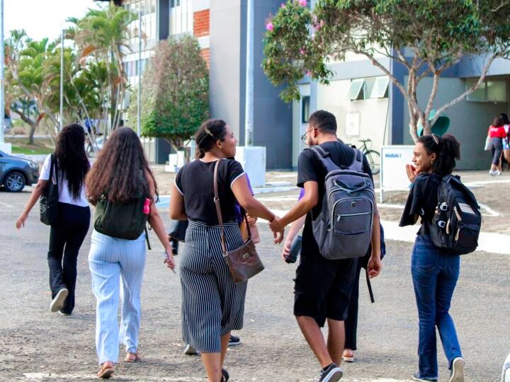 Estudantes da Uesb foram beneficiados com mais de 6.100 bolsas concedidas em 2025