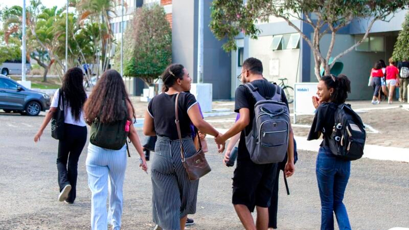 Estudantes da Uesb foram beneficiados com mais de 6.100 bolsas concedidas em 2025