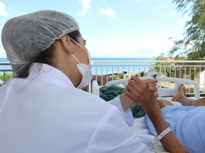 Escola de Saúde Pública da Bahia abre 50 vagas para curso de especialização