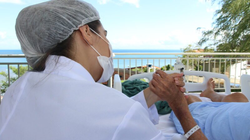 Escola de Saúde Pública da Bahia abre 50 vagas para curso de especialização