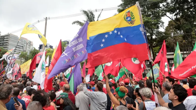 Protesto em SP pede soltura de Maduro e autonomia da Venezuela