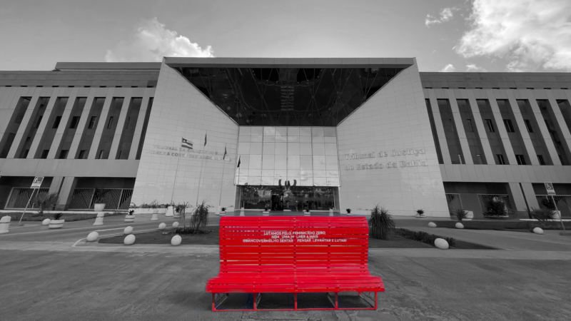 TJBA instala o Banco Vermelho: símbolo de combate à violência contra a mulher 