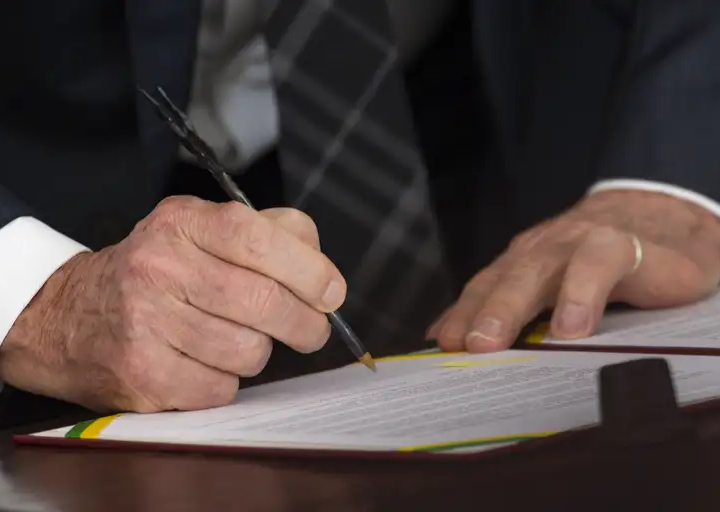 Lula sanciona lei que eleva imposto sobre plataformas de bet