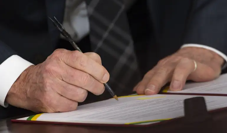 Lula sanciona lei que eleva imposto sobre plataformas de bet