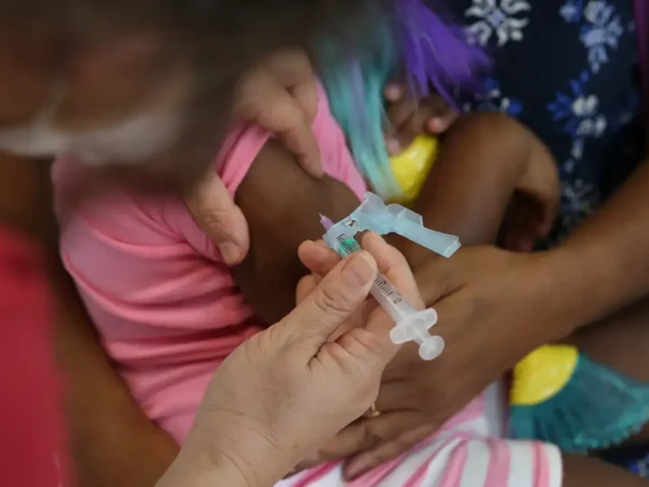 Surto em Maceió acende alerta para avanço da meningite meningocócica no Brasil