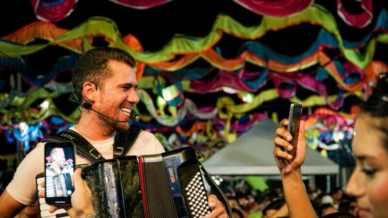 O Carnaval 2026 foi de estrada, energia e muito arrasta-pé para Luan Estilizado