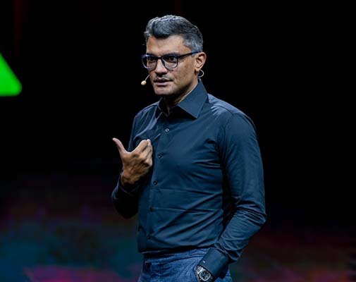 Tiago Brunet grava edição histórica do Café com Destino ao vivo em Barueri