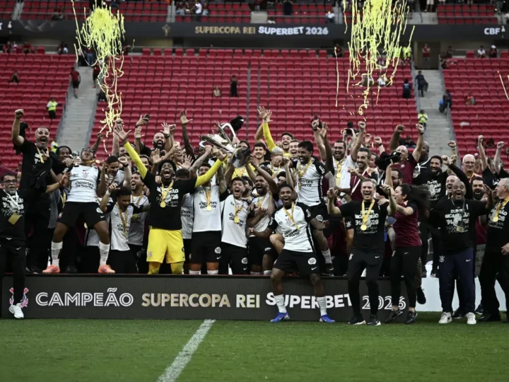 Corinthians Paulista ergue a primeira taça de campeão em 2026: Super Copa Rei