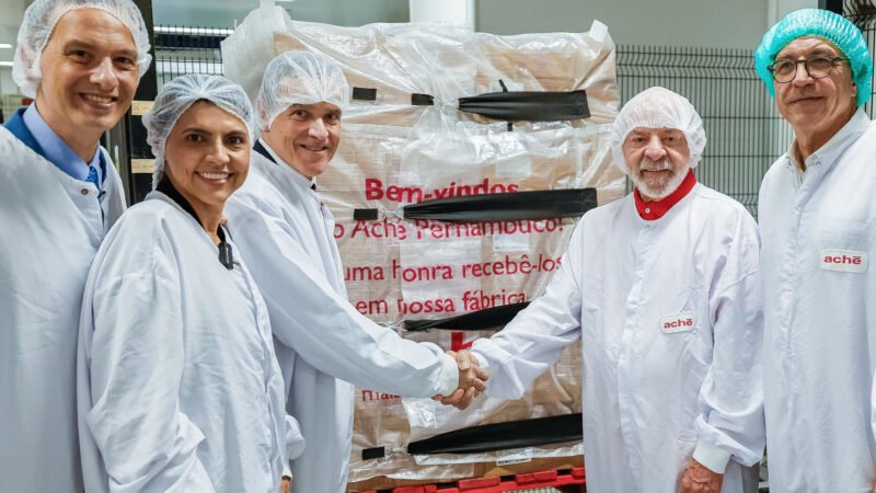 “O Brasil vai se transformar numa potência na produção de remédios”, diz Lula