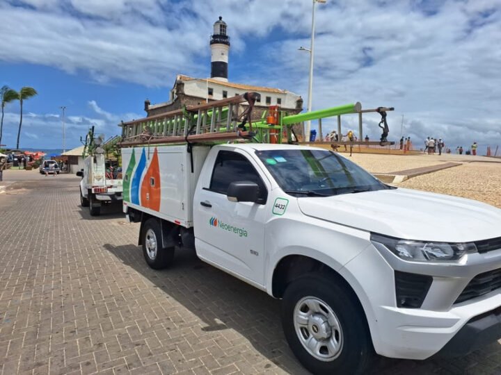 Neoenergia Coelba remove mais de 26 toneladas de cabos irregulares