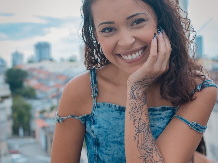 “Hoje eu tenho escolhas”: mulheres contam como ganhar dinheiro com conteúdo adulto mudou suas vidas