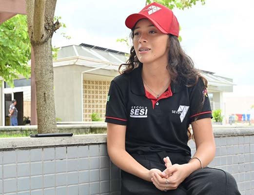 Da Cidade Baixa para o mundo: jovem de 16 anos mostra como a educação rompe fronteiras