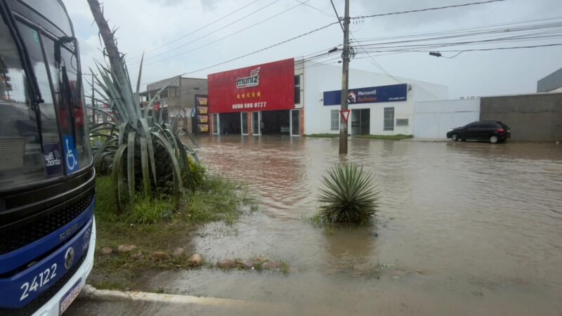 Chuva forte não prevista pelo Inmet atingiu Vitória da Conquista na tarde de hoje