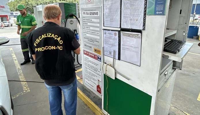 PROCON fiscaliza postos de combustíveis em Vitória da Conquista