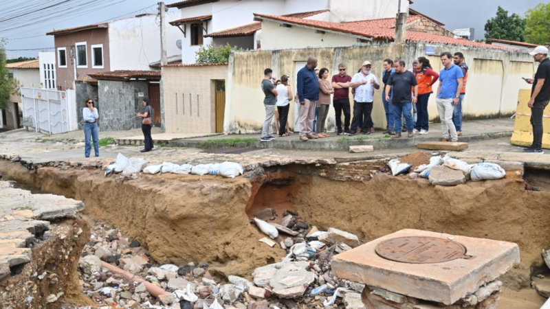 Equipes da Prefeitura vistoriam pontos atingidos pelas chuvas e dialoga com moradores