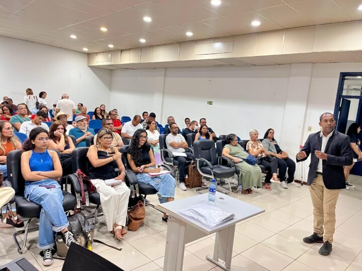 UESC realiza aula inaugural do curso de iniciação à regência coral e instrumental