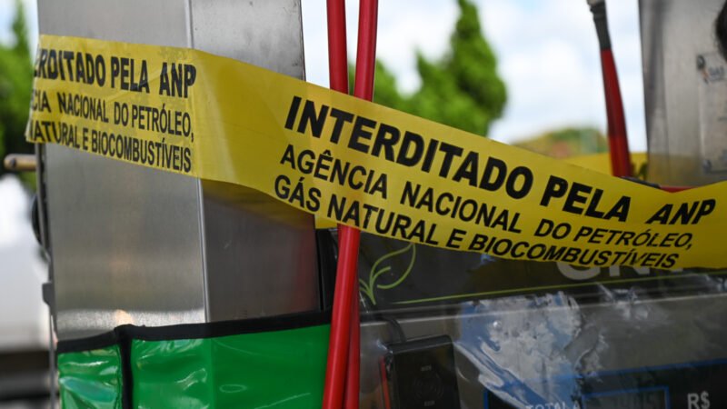 Procon e ANL interditam três bicos de GNV por pressão irregular em posto de combustível de Vitória da Conquista