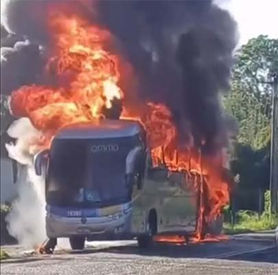 Incêndio em ônibus da Rota Transportes assusta passageiros