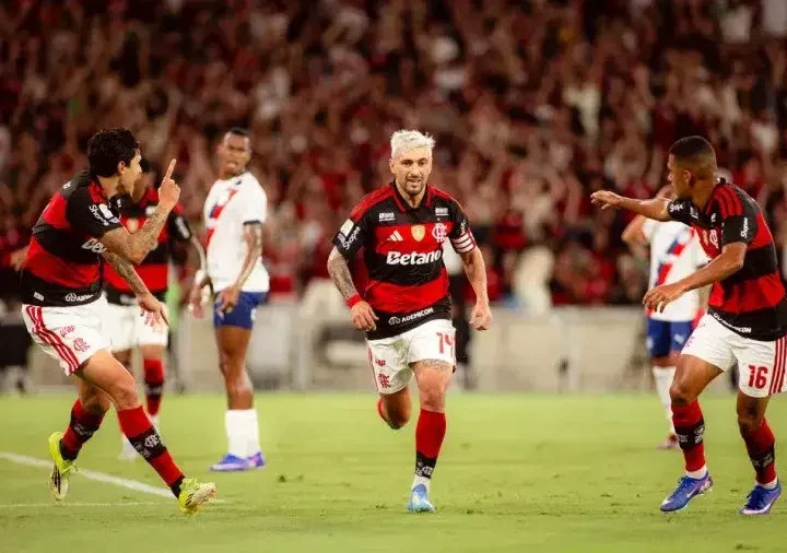 Brasileirão: Bahia perde para o Flamengo. Vitória empata no Barradão