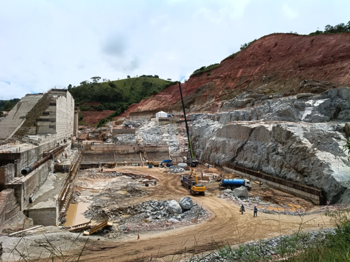 Obra da barragem do rio Catolé ultrapassa 50% de concluída