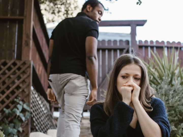 Fugindo dos planos: quando ele evita o futuro com você