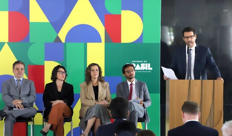 Governo do Brasil vai investigar crimes contra jornalistas e comunicadores