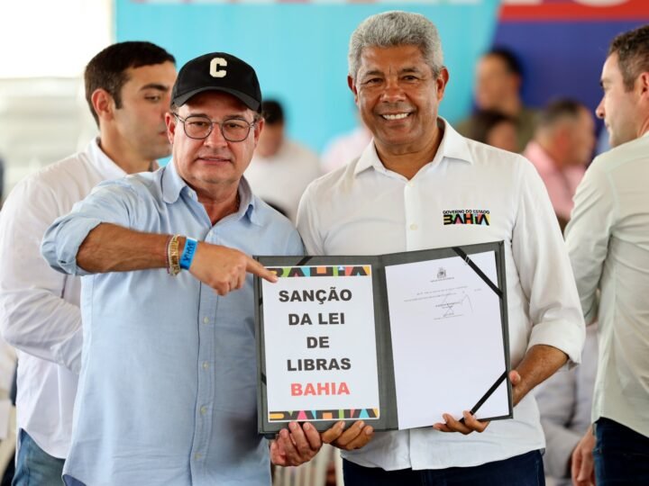 Governador sanciona lei que reconhece Libras como meio legal de comunicação