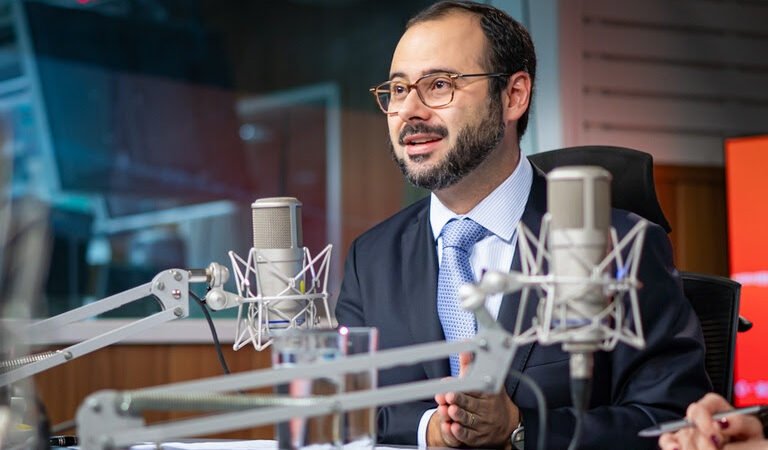 Aprovação da redução da Escala 6 X 1 é um dia histórico, diz Ministro