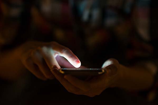Perfil fake é crime? Saiba quando a prática se torna ilegal