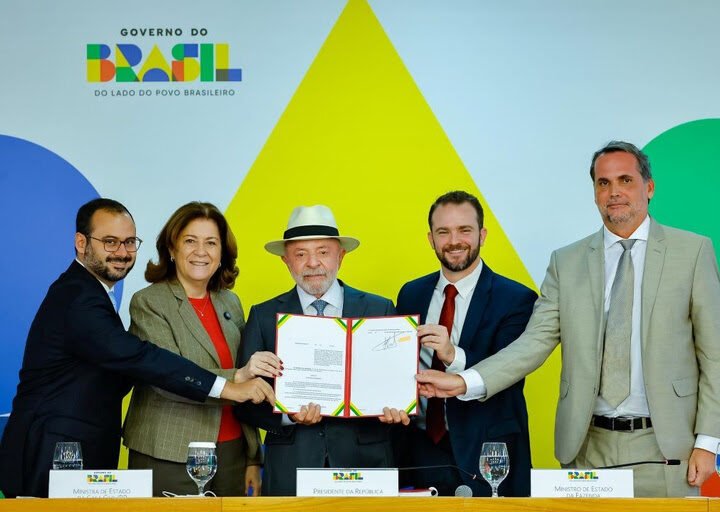 Presidente Lula assina MP do Novo Desenrola