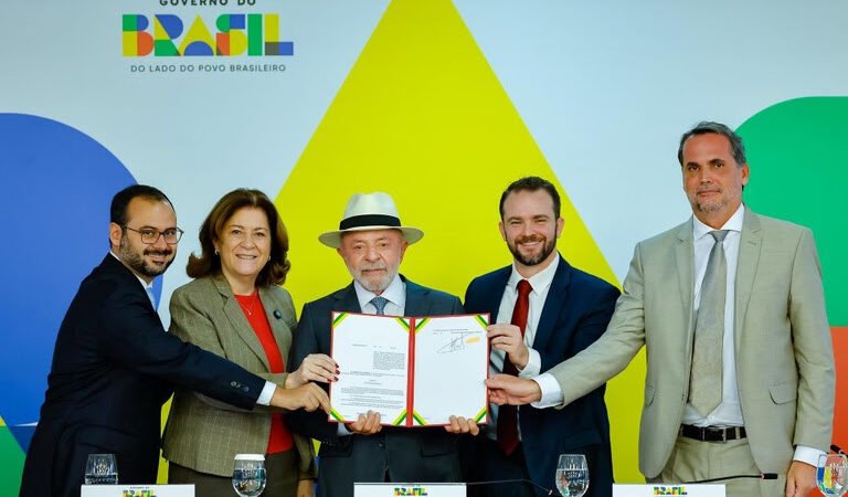 Presidente Lula assina MP do Novo Desenrola