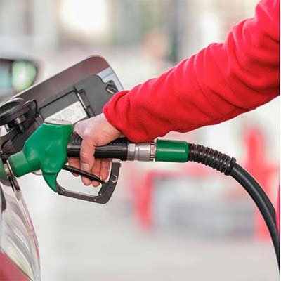 Aumento de etanol na gasolina gera debates sobre consumo e impacto no bolso do motorista