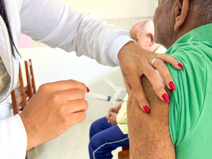Vacinação contra gripe é ampliada para toda a população conquistense enquanto durar o estoque