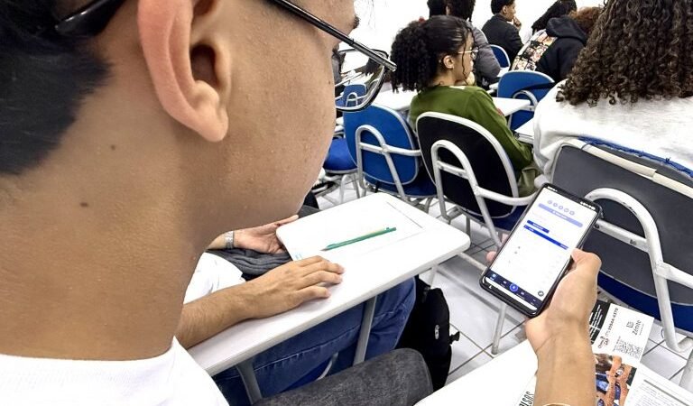 Alunos do Projeto Conquistar ganham plataforma digital para intensificar estudos de casa