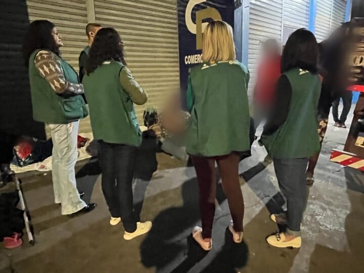 Serviço de Abordagem Social entrega agasalhos e assegura direitos à população em situação de rua