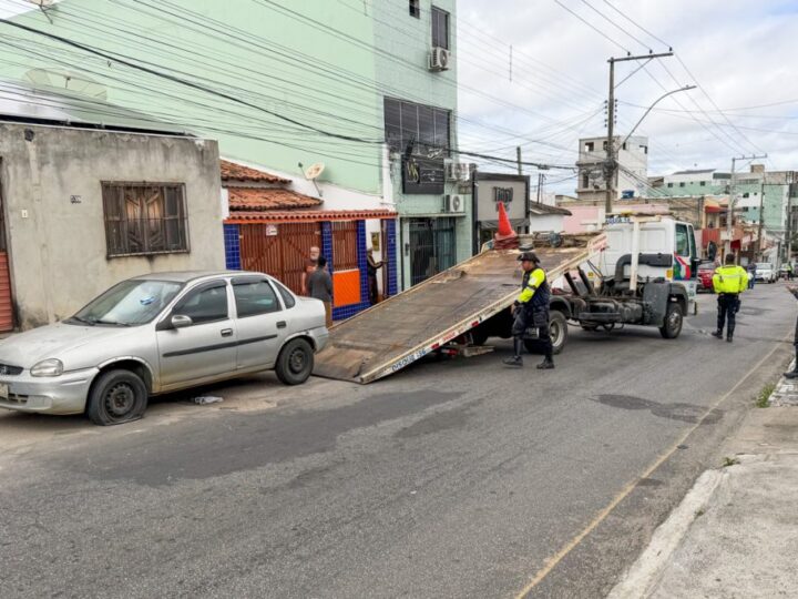 Simtrans remove veículos abandonados nas vias públicas