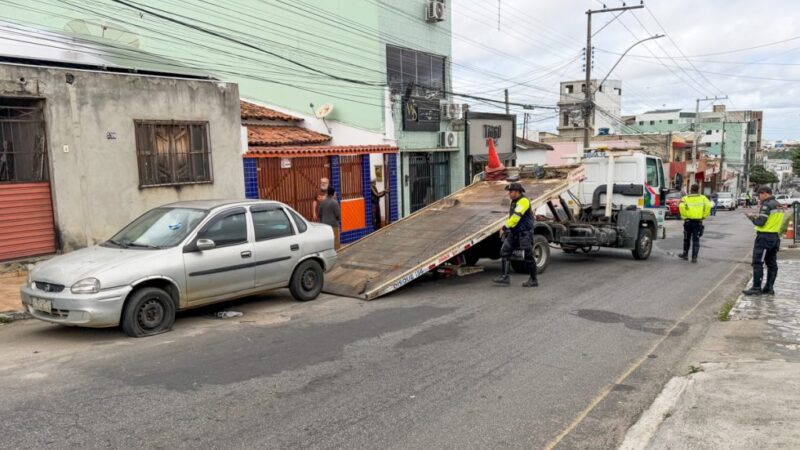 Simtrans remove veículos abandonados nas vias públicas